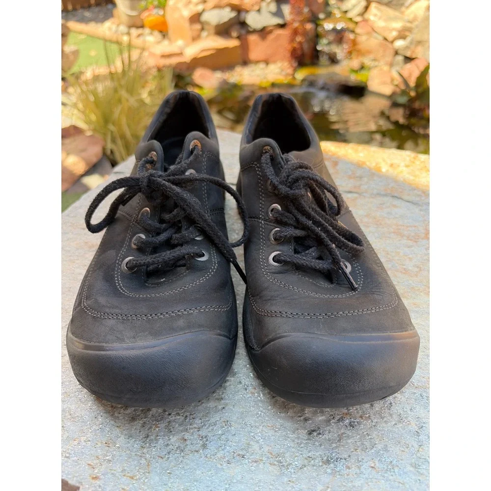 KEEN Presidio Mens Black Leather Walking Shoes Low Top Oxfords Size 9 0507